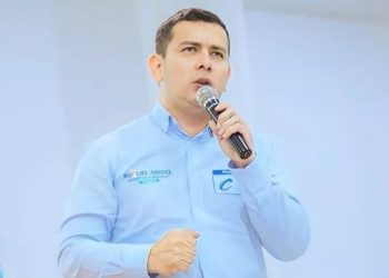 Senador Miguel Barreto perdería la curul por doble militancia