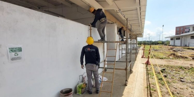 Denuncia millonaria deuda por construcción del Colegio José Joaquín Flores