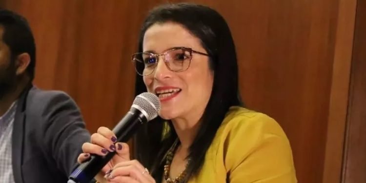 Martha Alfonso plantea cambios en el sistema de salud colombiano