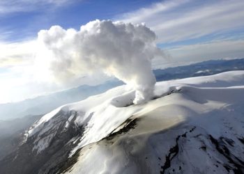 Actualizan nuevas zonas de evacuación ante posible erupción del Volcán Nevado del Ruiz