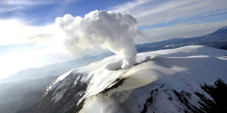 Actualizan nuevas zonas de evacuación ante posible erupción del Volcán Nevado del Ruiz