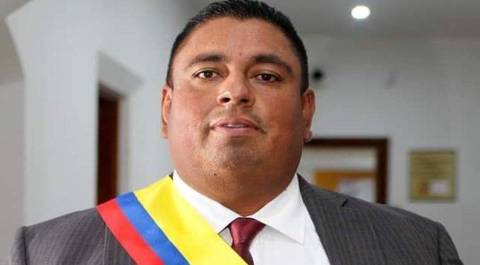 Alcalde de Piedras y su escolta resultan heridos en un tiroteo en restaurante