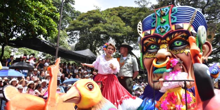 Sindicato de la Alcaldía de Ibagué desarrolló su desfile San Juanero