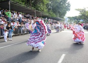 ¡Participa en el Gran Desfile del Folclor en Ibagué con una comparsa!