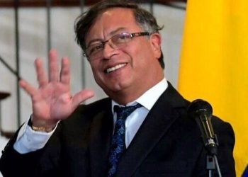 Cae en picada la aprobación del presidente Petro según encuesta de Invamer