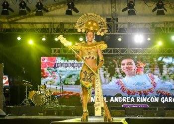 Roban el traje artesanal de la embajadora de la comuna 12 en el marco del Festival Folclórico