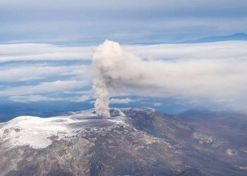 Insta a la preparación ante el aumento de la actividad del volcÔn Nevado del Ruiz
