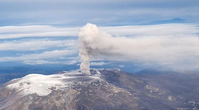 Insta a la preparación ante el aumento de la actividad del volcán Nevado del Ruiz