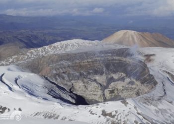 Nevado del Ruiz muestra signos de disminución pero mantiene la Alerta Naranja
