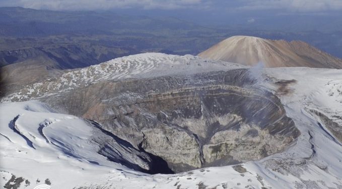 Nevado del Ruiz muestra signos de disminución pero mantiene la Alerta Naranja