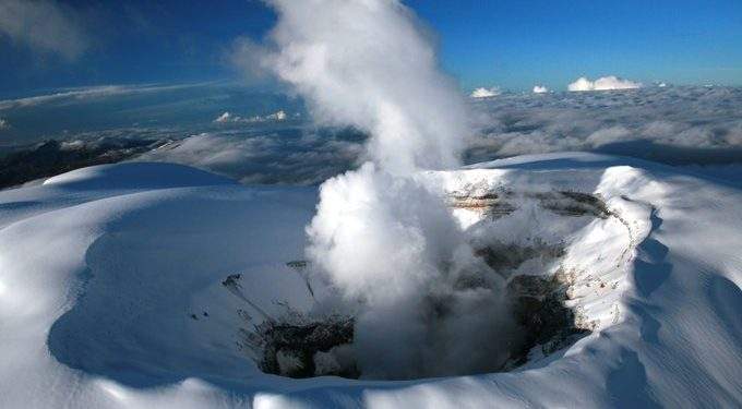 El volcán Nevado del Ruiz cambia a nivel de actividad amarillo