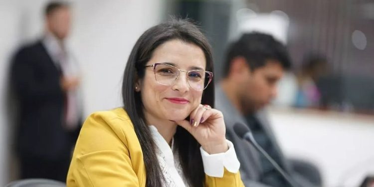Martha Alfonso se enfrentó a aliados del Partido Alianza por reforma a la Salud