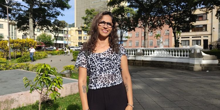 Esmeralda Guarnizo, destacada comediante tolimense del Stand up Comedy