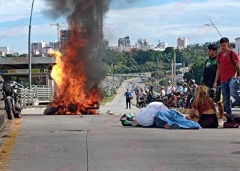 Violentas protestas sacuden Bucaramanga tras la muerte de un motociclista