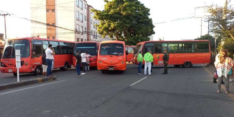Transportadores en Paro Indefinido: Bloqueos de Vías en Ibagué por Protesta