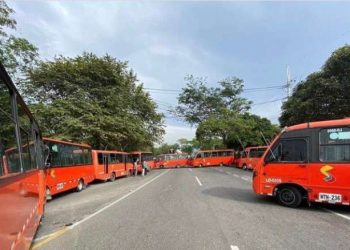 ¡Paro transportador continúa en Ibagué tras fallar las negociaciones!