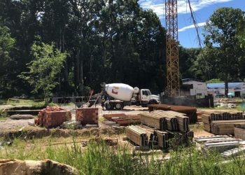 Usuarios piden acciones en contra de constructoras incumplidas en IbaguƩ