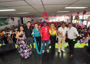 Paulino Riascos del ADA junto a Johana Aranda y Adriana Magali Matiz