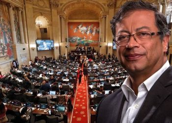 Presidente Gustavo Petro firma el Decreto que sube salario a Congresistas