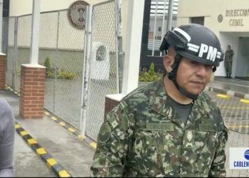 Sargento del Ejército Nacional agrede a periodistas durante transmisión en vivo en Bogotá