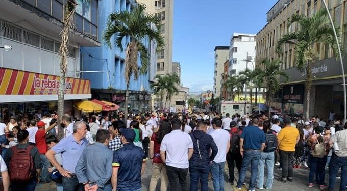 Escasa asistencia en la marcha de apoyo a Hurtado en medio del paro