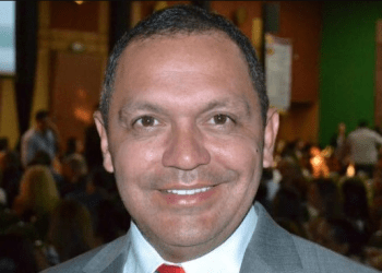 Los onerosos contratos entre el periodista Héctor Sánchez y las administraciones ¿le dan verdadera independencia?