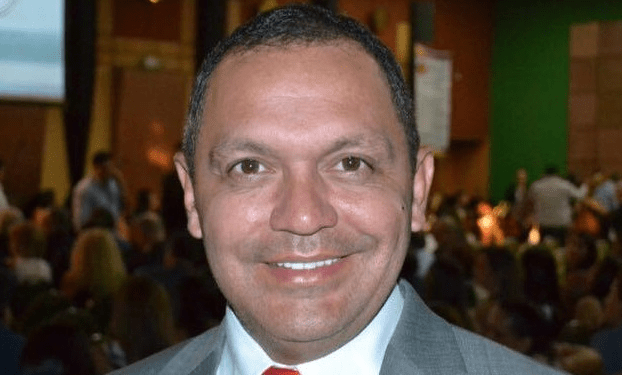 Los onerosos contratos entre el periodista Héctor Sánchez y las administraciones ¿le dan verdadera independencia?