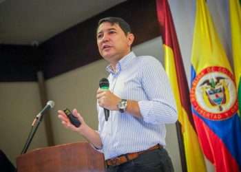 Procuraduría formula cargos contra Hurtado por participación en política