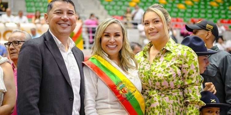 Johana Aranda llenó elogios a Hurtado en su posesión como alcaldesa de Ibagué