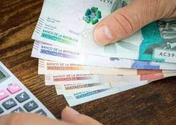 Gremios y sindicatos en Colombia buscan acuerdo para el aumento del salario mínimo