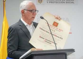 Ministro de Salud desmiente falsas aseveraciones sobre su formación en Suecia