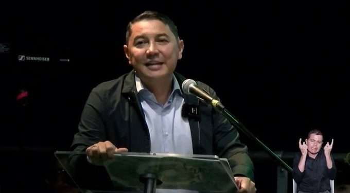 Hurtado rindió cuentas mientras ibaguereños protestan por falta de agua