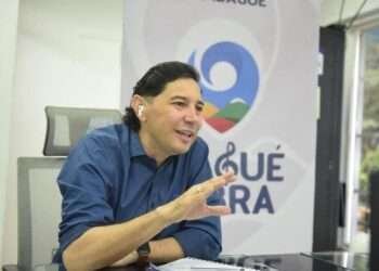 Antes de irse Andrés Hurtado adjudicó contrato exprés de $12.000 Millones