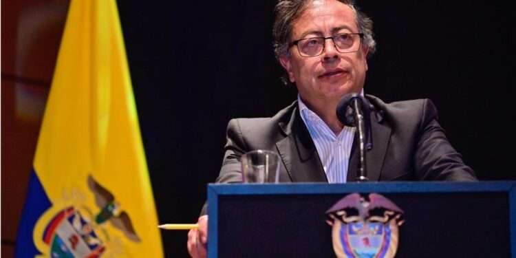 Mejora la imagen de Gustavo Petro, según encuesta de presidencia
