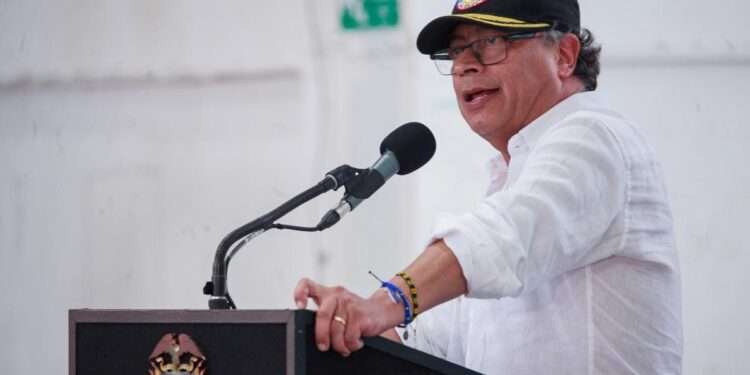 Presidente Petro acusa al Fiscal Barbosa de intentar desestabilizar su Gobierno