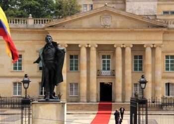 Gobierno Petro defiende encuestas y contrasta costos con gobierno Duque