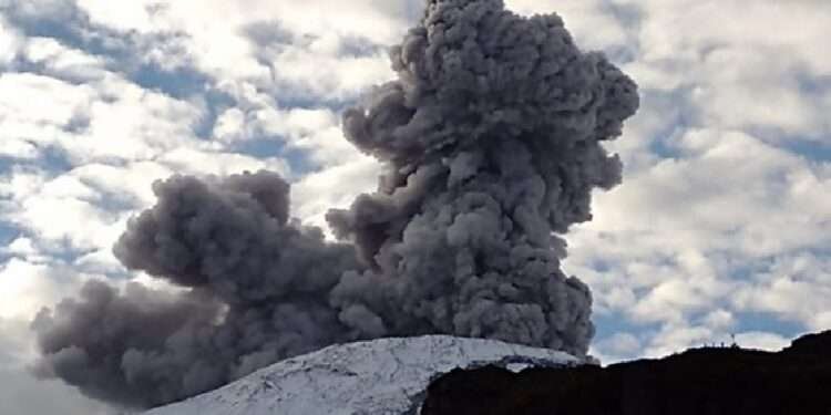 Alerta en municipios cercanos al Nevado del Ruiz