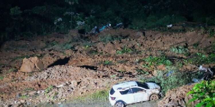 Trágico derrumbe en vía Quibdó – Medellín: 18 muertos y decenas de heridos