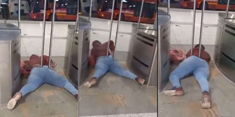 Mujer atrapada al intentar colarse en transmilenio