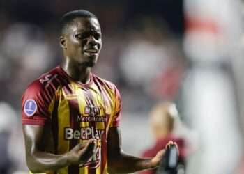 Deportes Tolima lidera la Liga Colombiana en medio de polémicas arbitrales