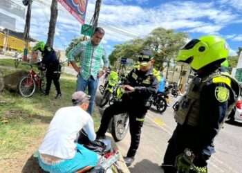 Autoridades refuerzan control y seguridad en zonas semafóricas de Ibagué