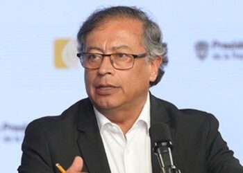 Gobierno de Petro inaugura 10 embajadas a pesar de su discurso austero