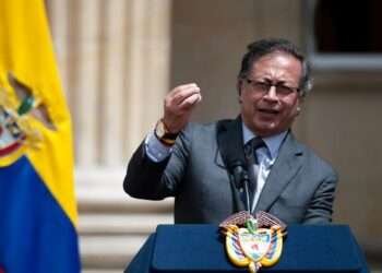 Gustavo Petro insta a acabar con la especulación en las tarifas eléctricas en Colombia