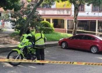 Hombre al interior de un carro muerto en el Barrio Jordán 7 etapa de Ibagué