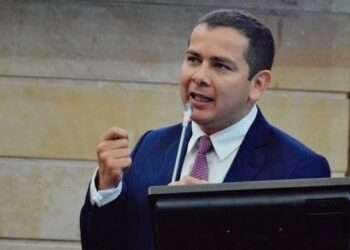 Miguel Barreto alerta sobre posible crisis y alza en tarifas de gas en Colombia