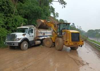 Intensas lluvias provocan derrumbe y dejando vías cerradas en el Tolima