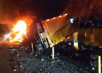 Conductor de tractocamion se salvó en grave accidente registrado en Cajamarca