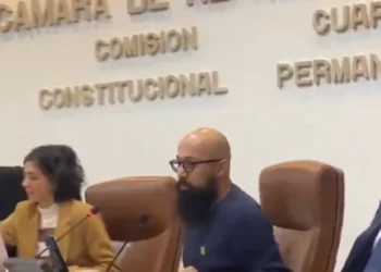 Carlos Carrillo y Cathy Juvinao se Enfrentan en la Cámara por Propuesta de Constituyente
