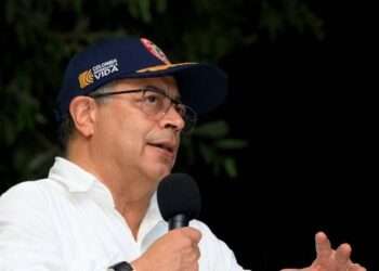 Desaprobación de Petro disminuye ligeramente según nueva encuesta de Datexco