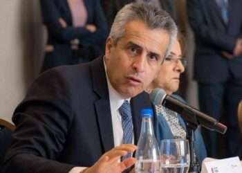 “Es un hombre espontáneo”: la defensa de Luis Fernando Velasco al ministro de Salud